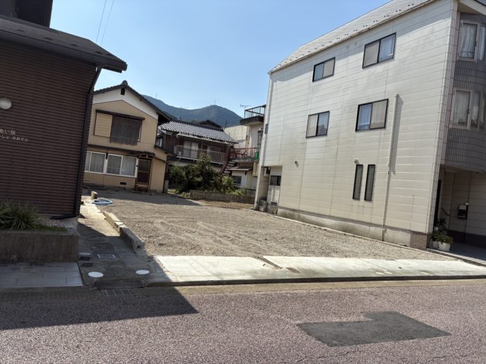 西予市野村町野村12号443、12号442-4、12号444-1４